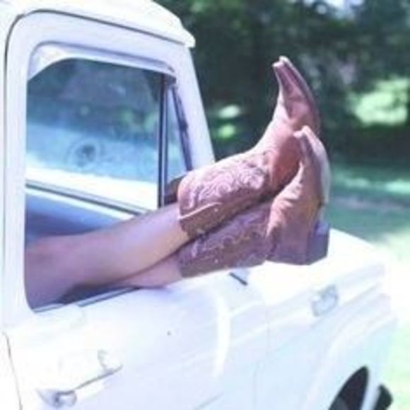 Meet your Posher, Debra - Picture 1 of 1